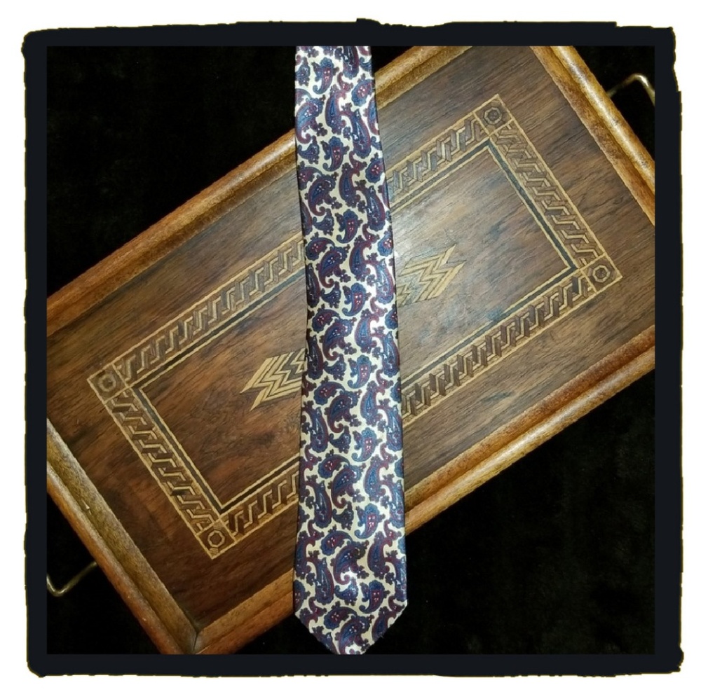 Camden Court silk tie.